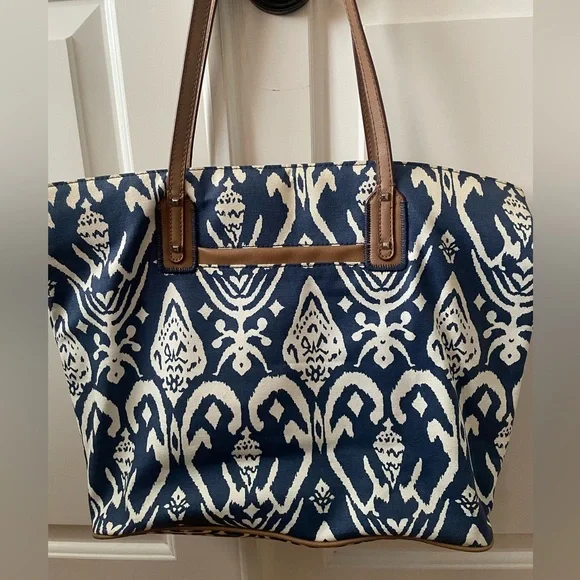 Stella & Dot Navy and White Ikat Tote Bag- EXCELLENT - Picture 2 of 5
